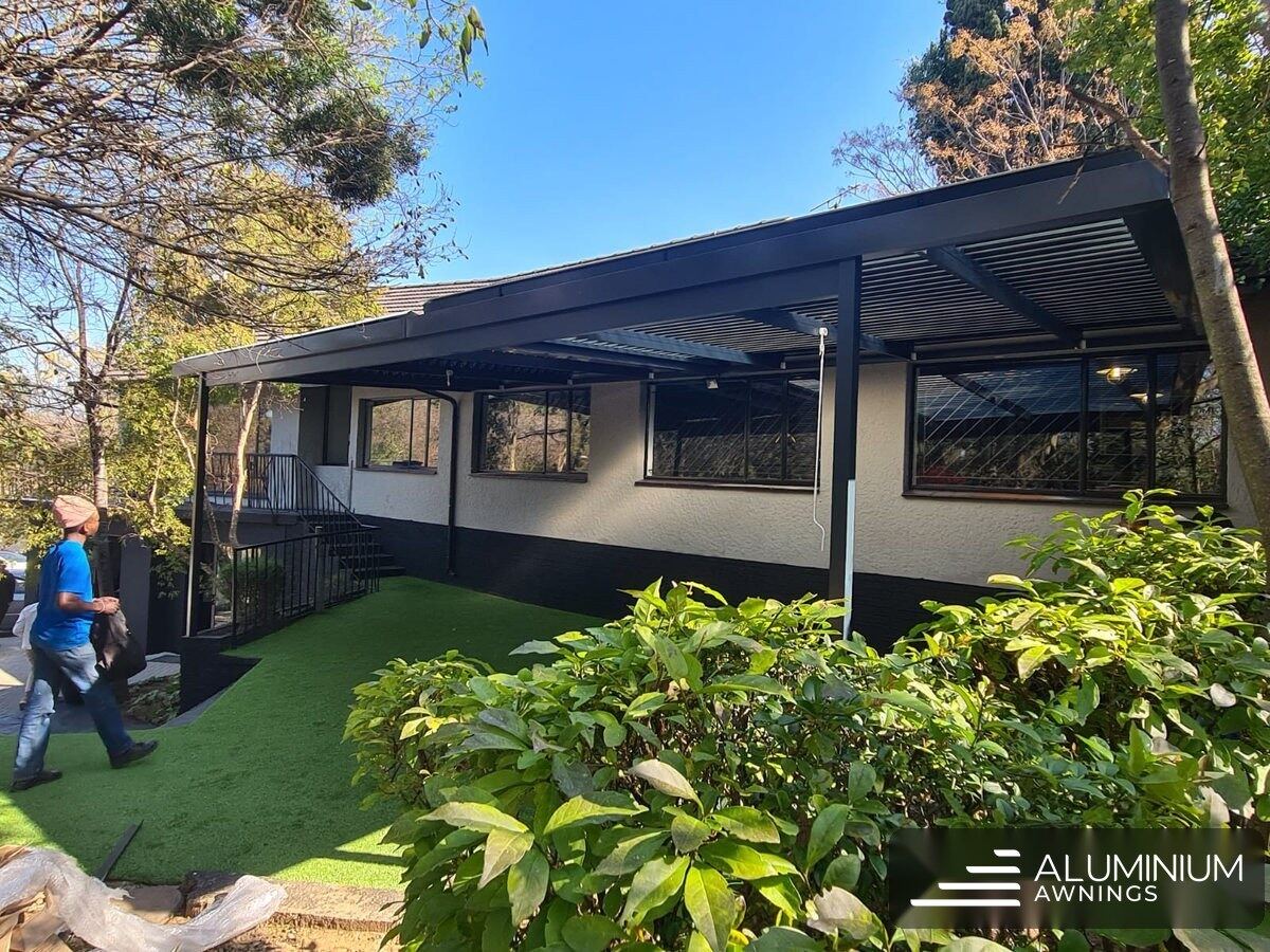 Charcoal aluminium louvre pergola in the Northern Suburbs, Cape Town