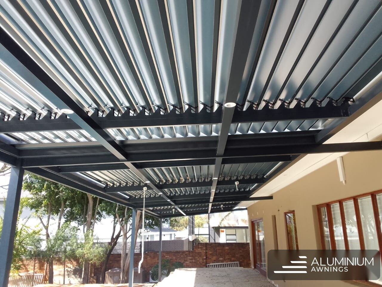 Charcoal louvre roof over a City Bowl patio, Cape Town